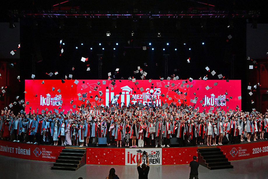 İKÜ 2024-2025 Mezuniyet Töreni 
