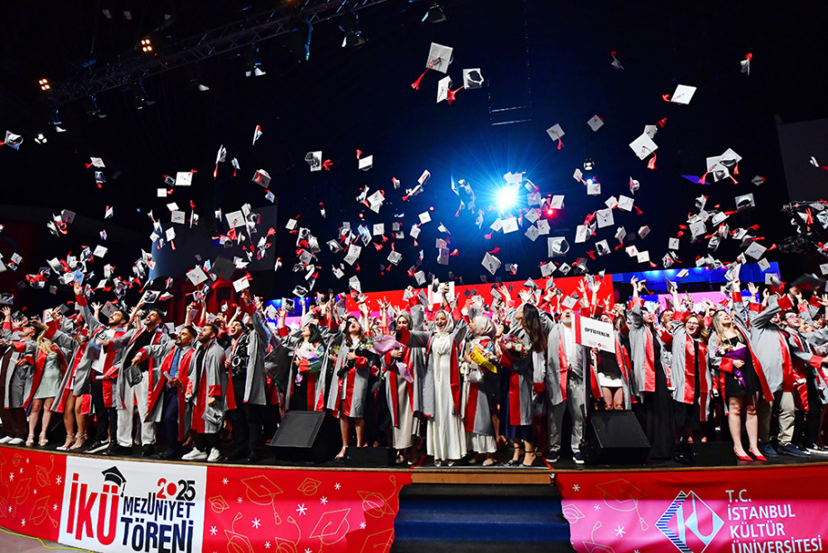 İKÜ 2024-2025 Mezuniyet Töreni 