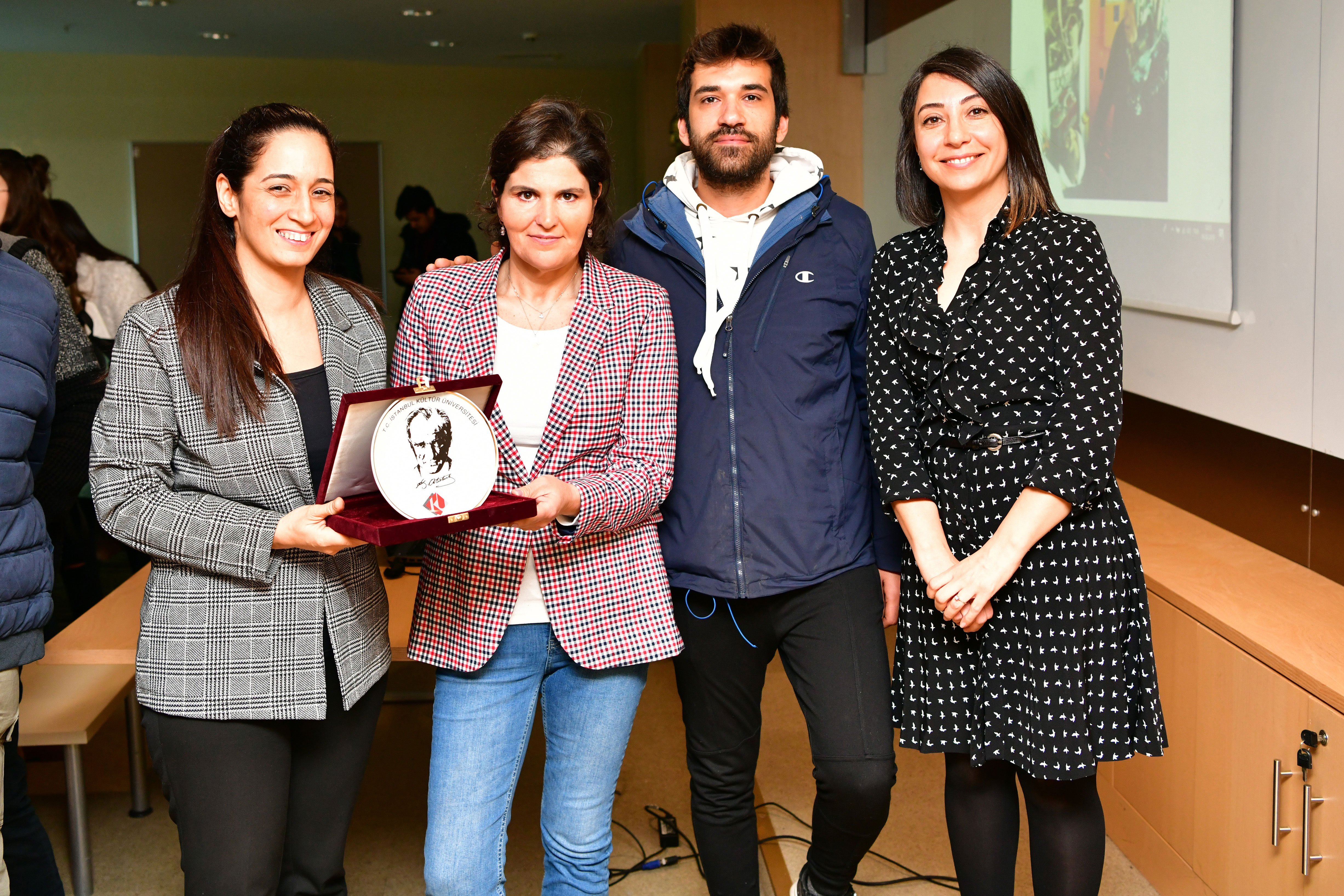 Yeni Medya ve İletişim Bölümü’nün Konuğu Savaş Muhabiri Elif Akkuş Oldu