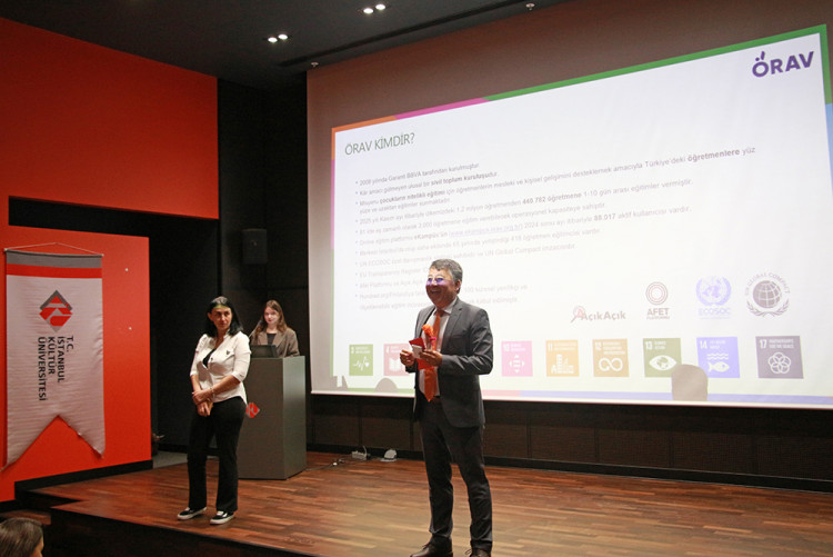 “24 Kasım Öğretmenler Günü Coşkusu: Öğretmenlerimizin İzinde, Eğitimin Geleceği” İKÜ’de Kutlandı